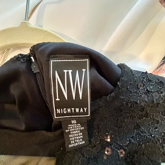 Formal dress - Picture 5 of 5